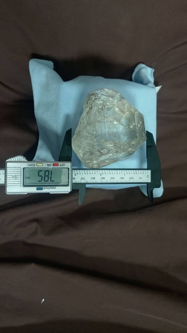 天然水晶、原石、パートカット、置物、パワーストーン、虹入り　骨董。