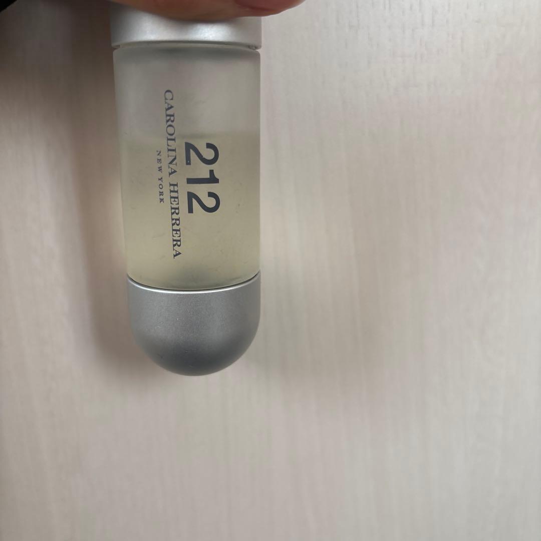 CAROLINA HERRERA 212 ユニセックス香水
