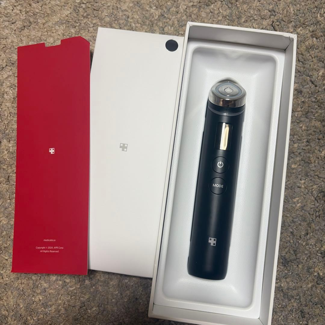 メディキューブ　ブースター機能付き美顔器