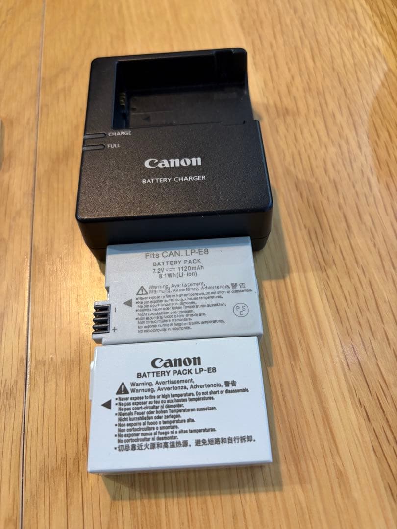 CANON EOS kiss X5 予備バッテリー、SDカード2枚、バッグ付き