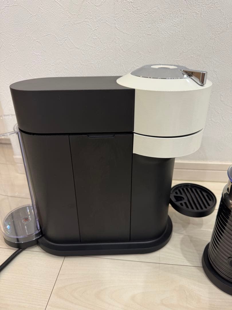 S*a様 新品同様　Nespresso Vertuo Next エスプレッソマシ