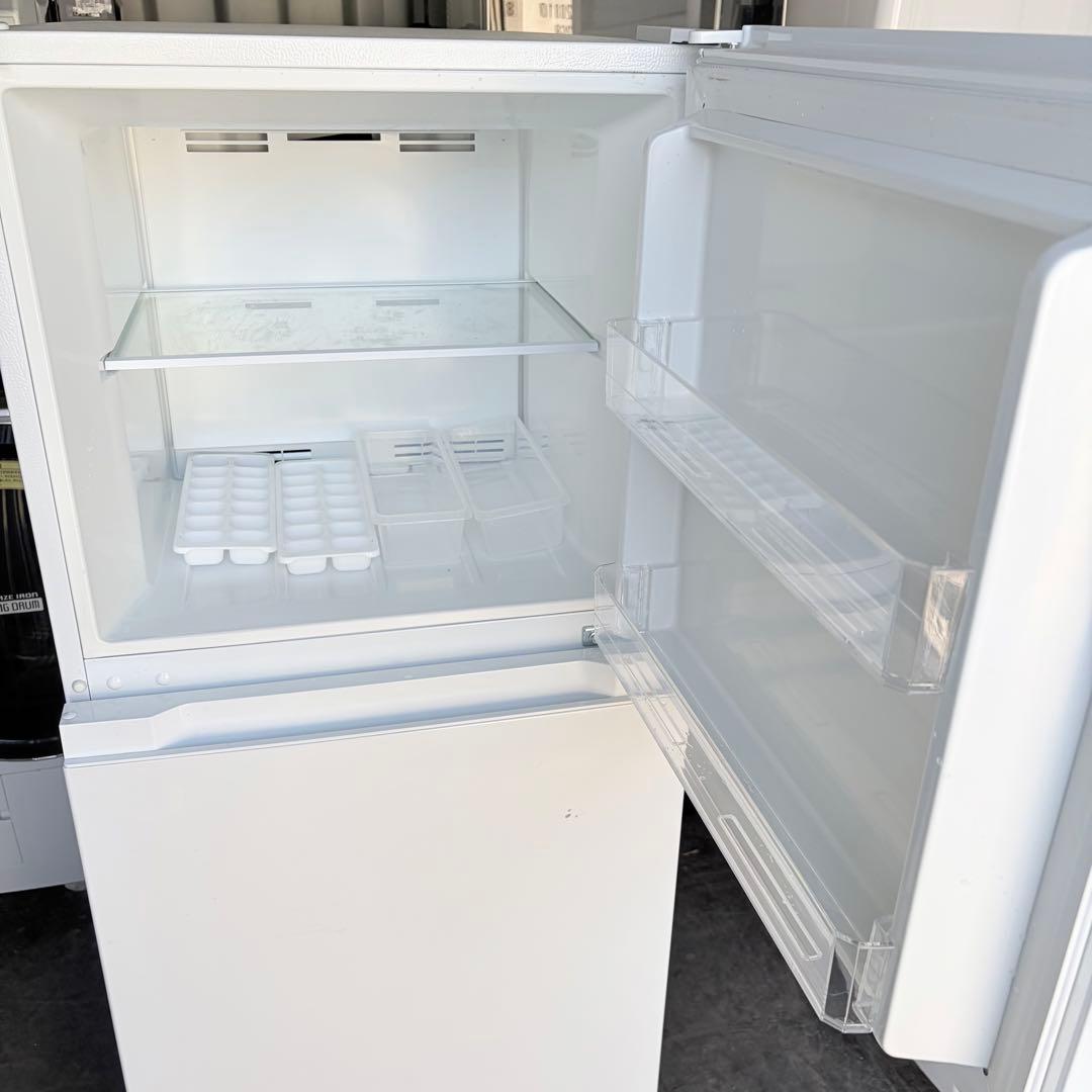 運搬取付無料！ホワイト純正whirlpool明るい庫内で収納上手シンプル冷蔵庫！