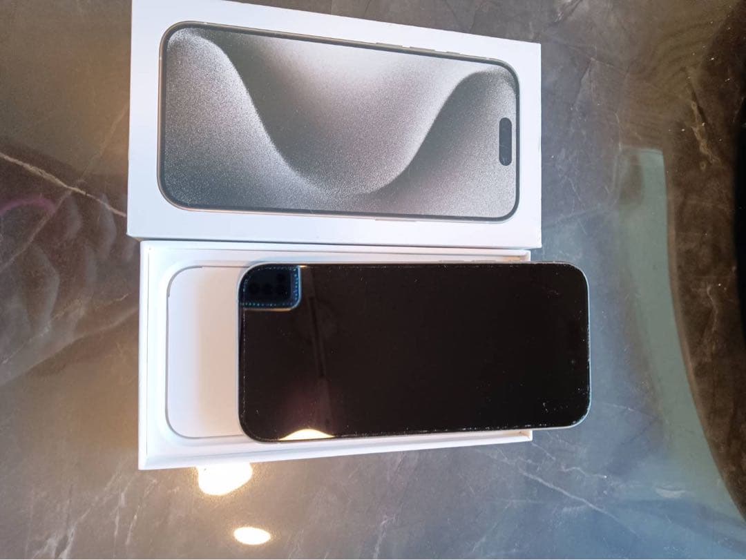 美品Apple iPhone 15Pro ホワイト　本体　128GB