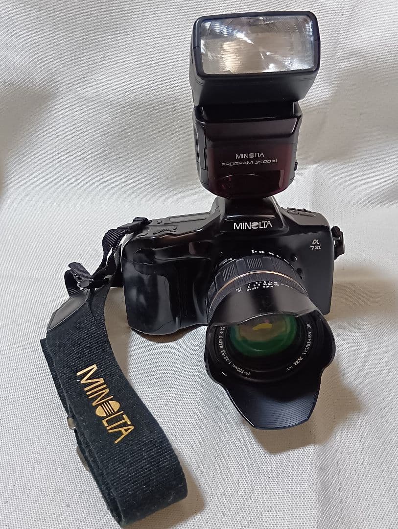 ミノルタ フィルム一眼レフカメラα-7xi + フラッシュ + 単焦点レンズほか