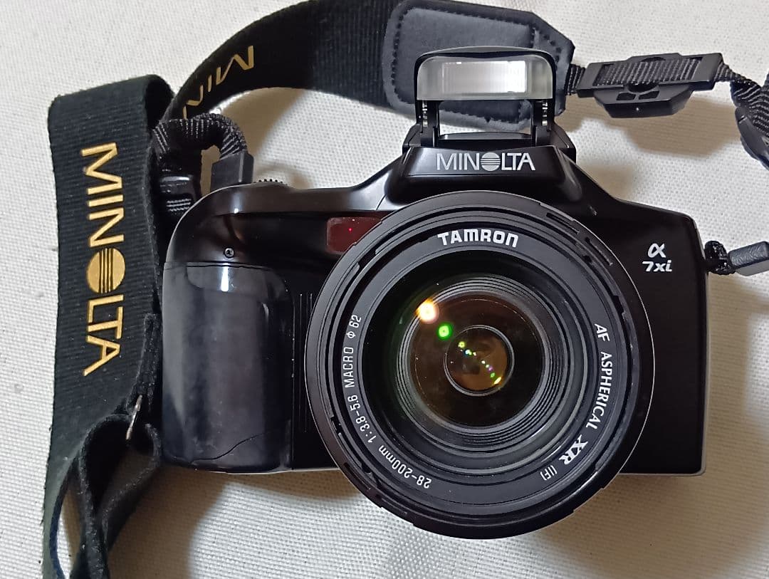 ミノルタ フィルム一眼レフカメラα-7xi + フラッシュ + 単焦点レンズほか