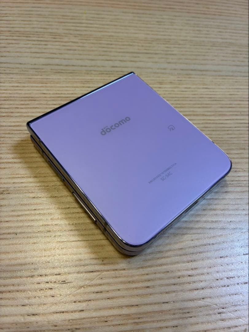 docomo 折りたたみ式スマートフォン パープル　GALAXY
