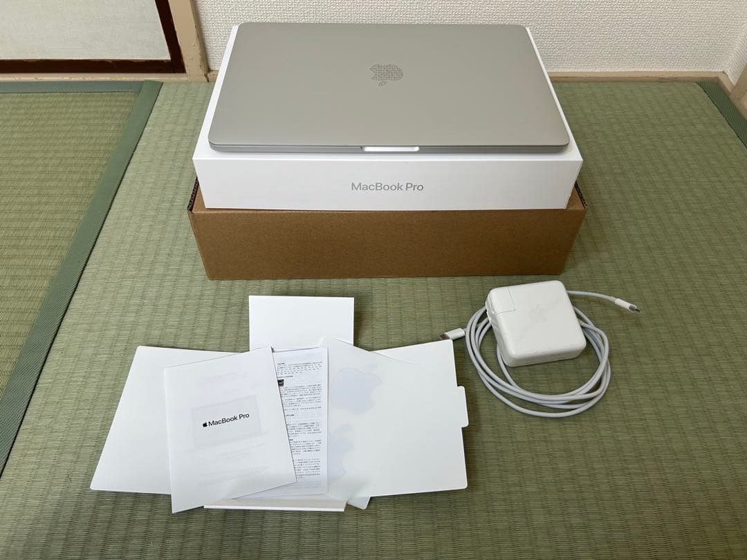 MacBook Pro （13-inch,2019）　本体、ケーブル、箱