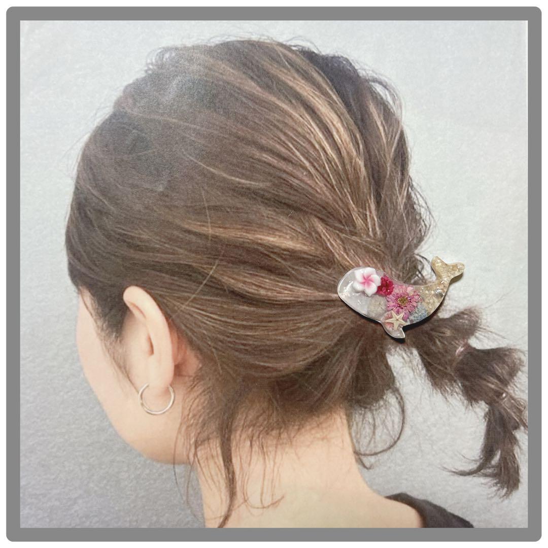 No 65❣️くじら型海辺模様可愛いプルメリアレジンヘアゴム❣️٩(๑❛ᴗ❛๑)۶❣️