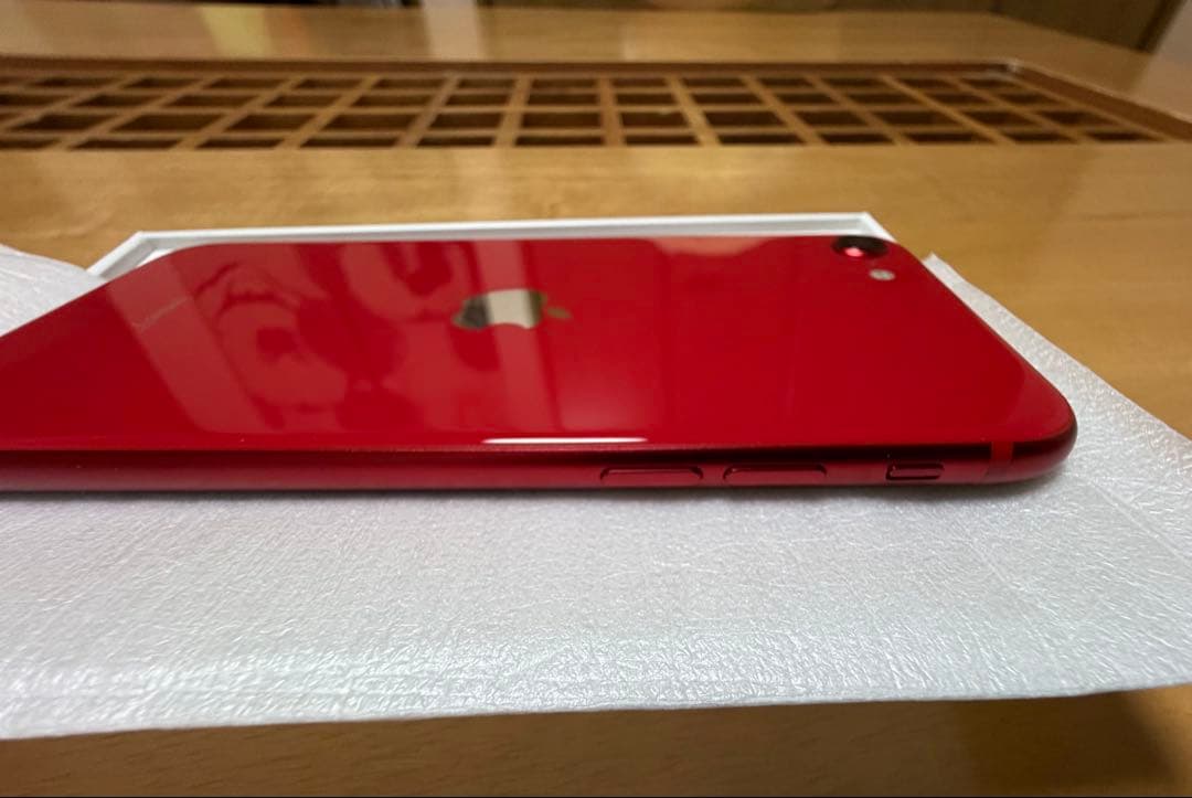 【美品】Apple iPhone SE (第2世代) レッド　SIM フリー