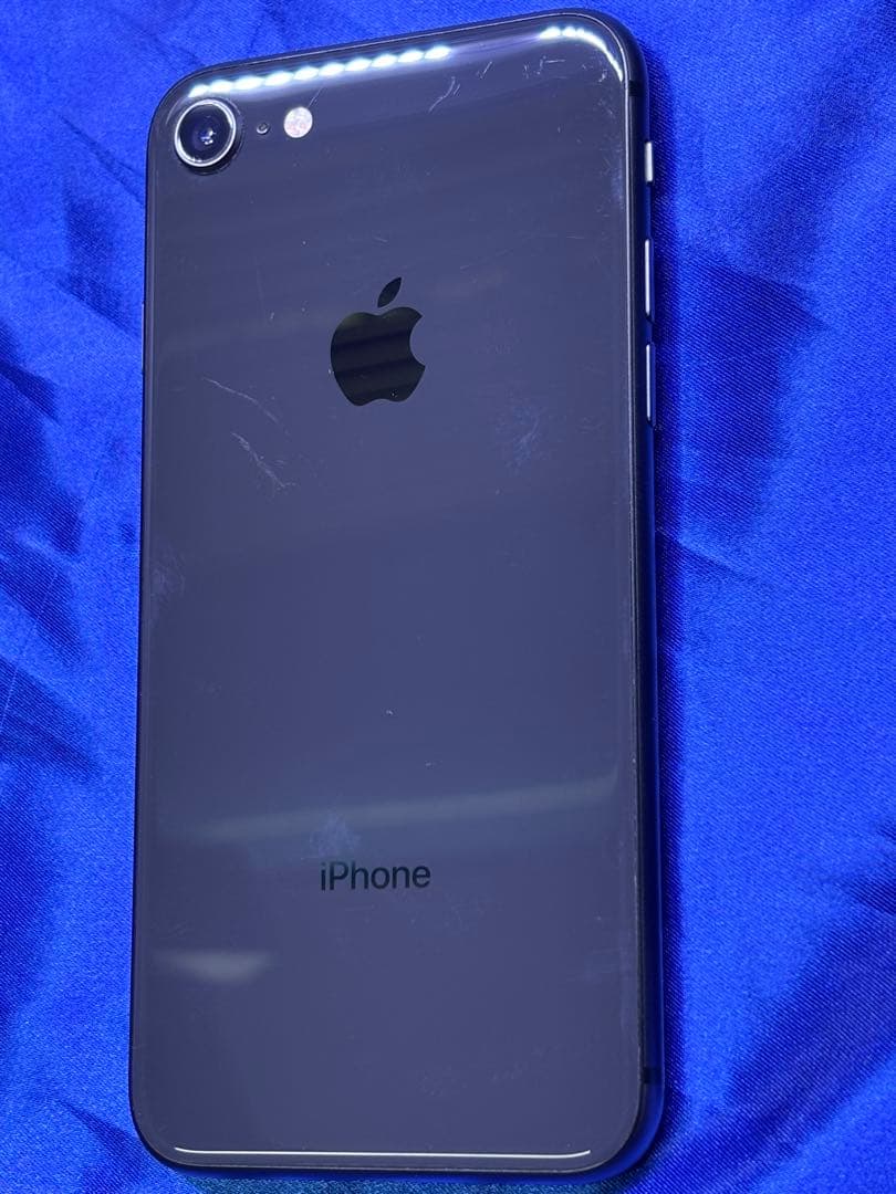 E4-4●iPhone 8 64GB NQ782J/A