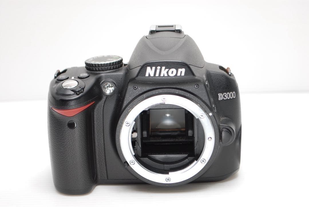 ❤️Nikon D3000❤️ 初心者向け一眼レフ レンズフード付き 美品 格安