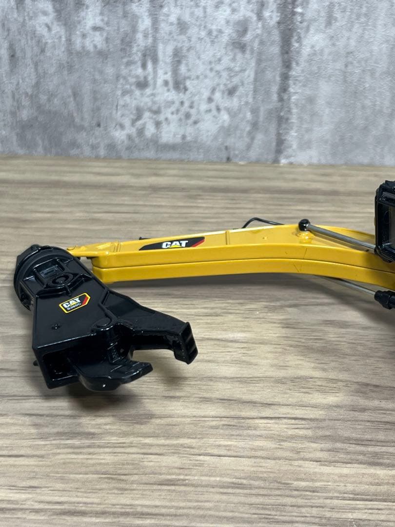 ダイキャストマスター　1/50 CAT 330D L 油圧ショベル+大型破砕機