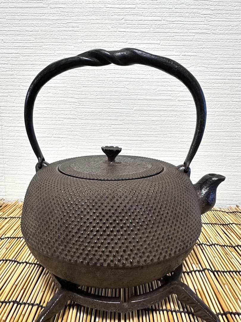 新品、供箱等付属品付　南部岩鋳四代目清末作 　真作保証　１８型姥口アラレ