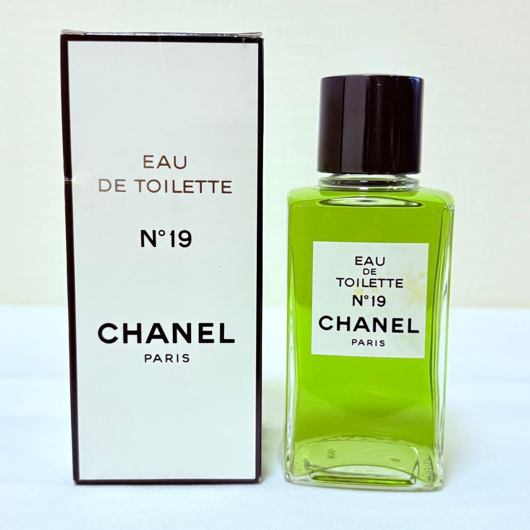 希少　新品未使用　シャネル N°19 オードトワレ　香水　200ml 大瓶