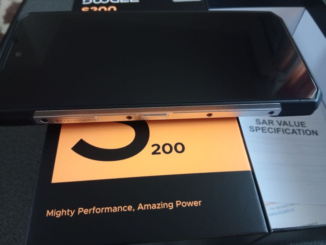 DOOGEE S200 　　　　　　　　　　　32GBRAM 256GBROM