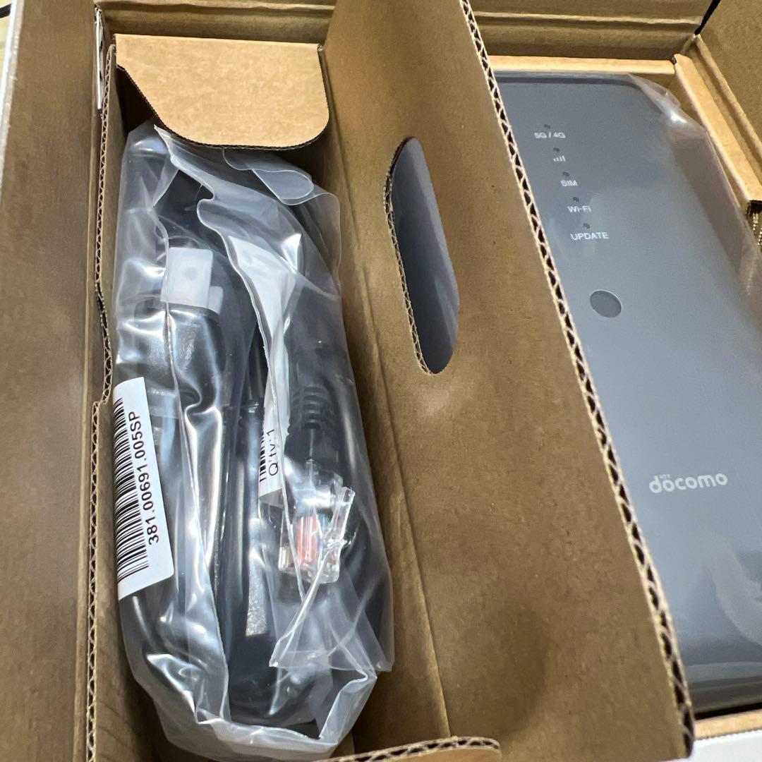 新品未使用　NTT docomo  5G HR02 ダークグレー