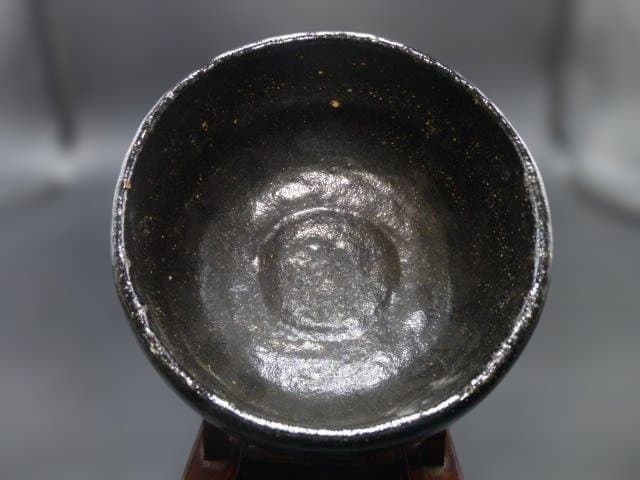 楽吉左衛門　十二代　弘入　黒茶碗／共箱／銘「山雀」／表千家十二代　惺斎極め／仕覆