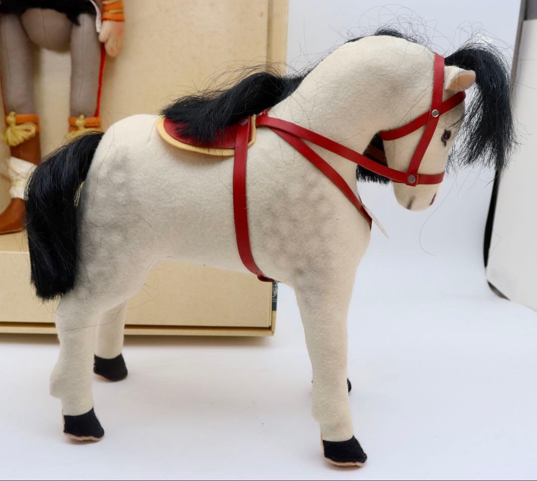STEIFF HUNGARIAN WITH HORSE 赤い軍服の人形と美しい馬