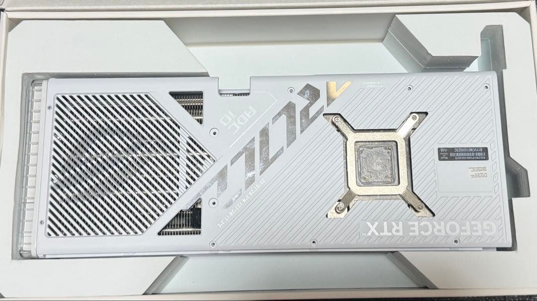 ROG RTX 4090 White OC Edition ヒートシンク