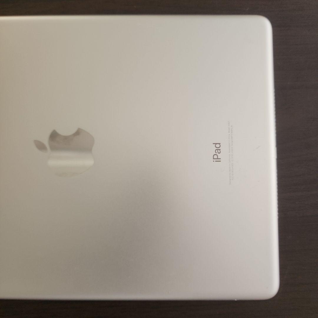 Apple iPad (第5世代) ホワイト