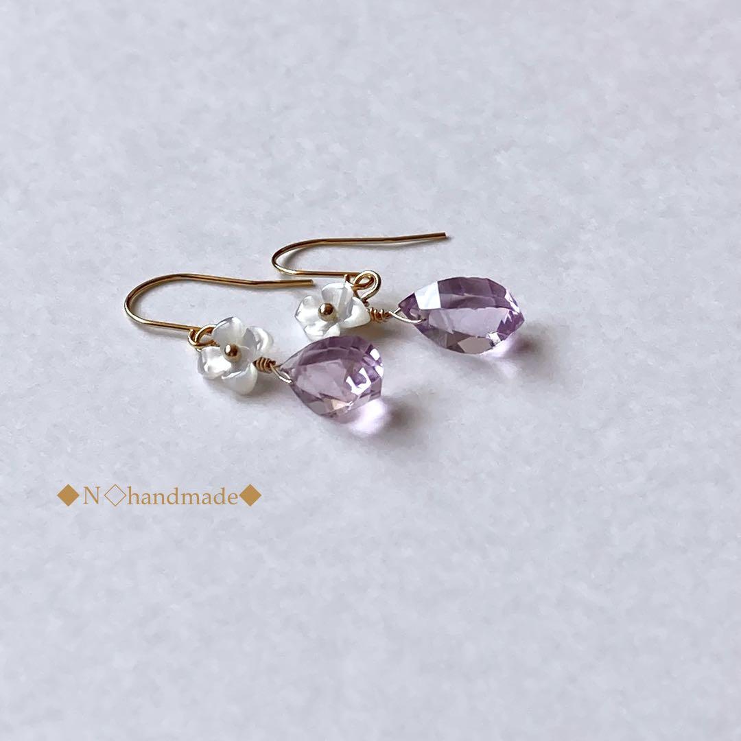 ホワイトシェルフラワーとアメジストのピアス