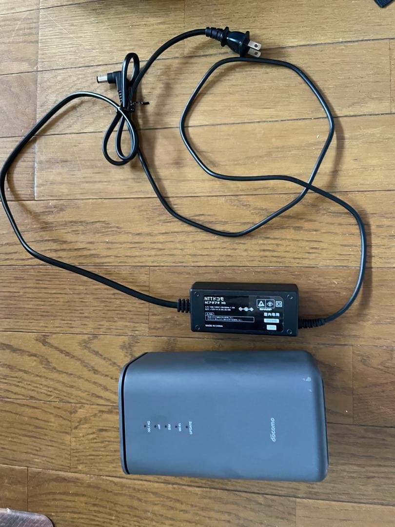 堤*志様 docomo 5g HR02