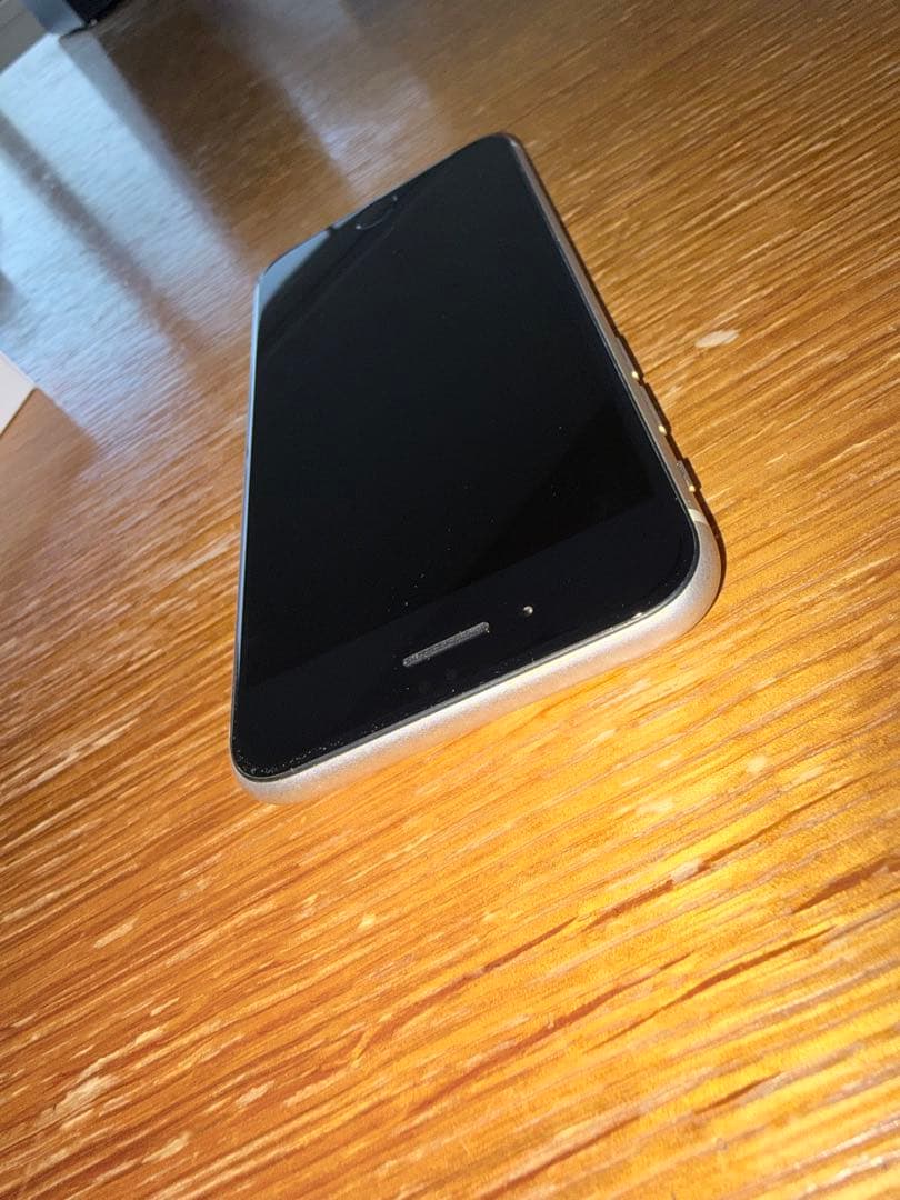 iPhone se3 白色