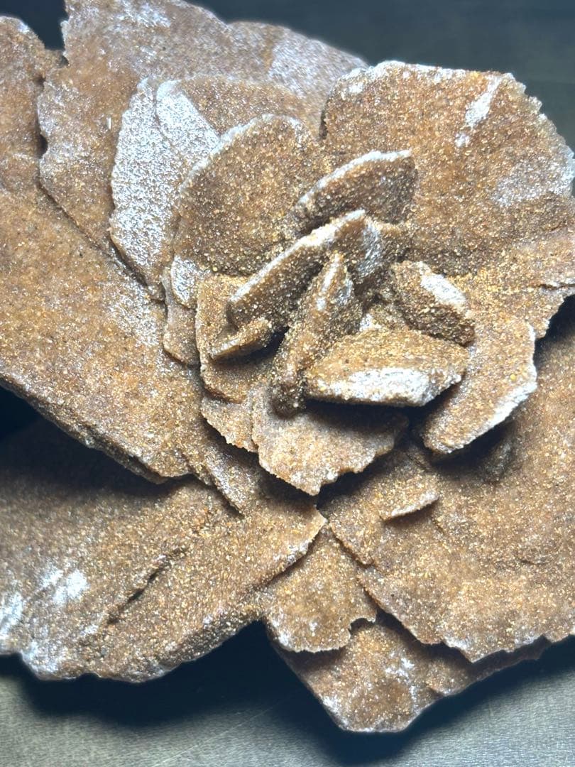 砂漠のバラ　デザートローズ　置物（新品未使用）大きめ　花の形　サハラ砂漠