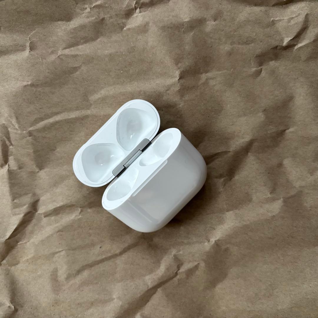Apple AirPods 4 アクティブノイズ キャンセリング搭載モデル