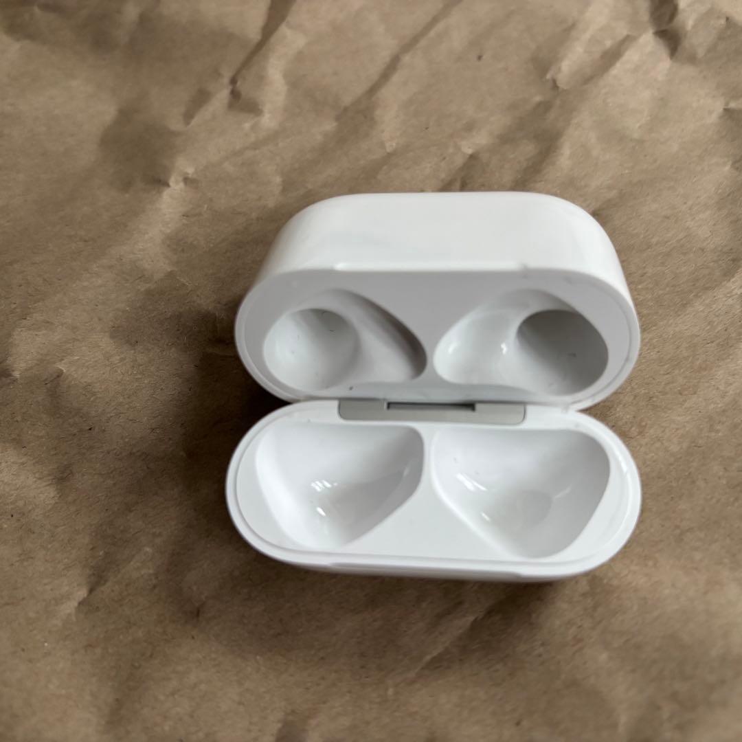 Apple AirPods 4 アクティブノイズ キャンセリング搭載モデル