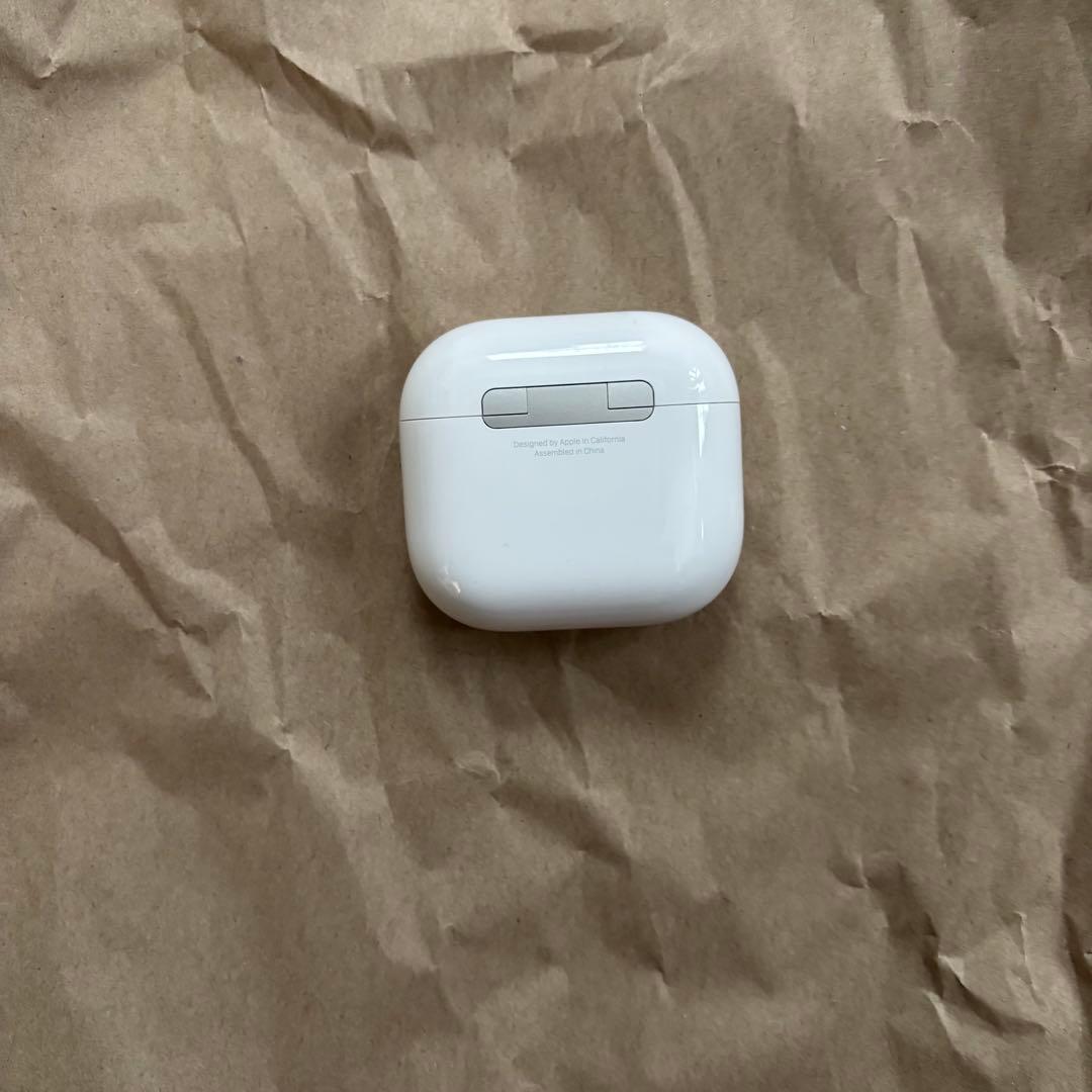 Apple AirPods 4 アクティブノイズ キャンセリング搭載モデル