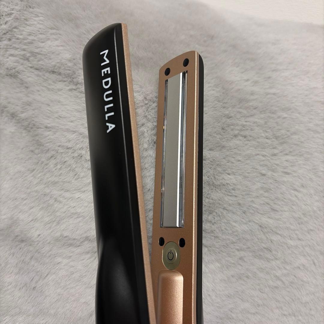MEDULLA ヘアストレートナー 本体と付属品