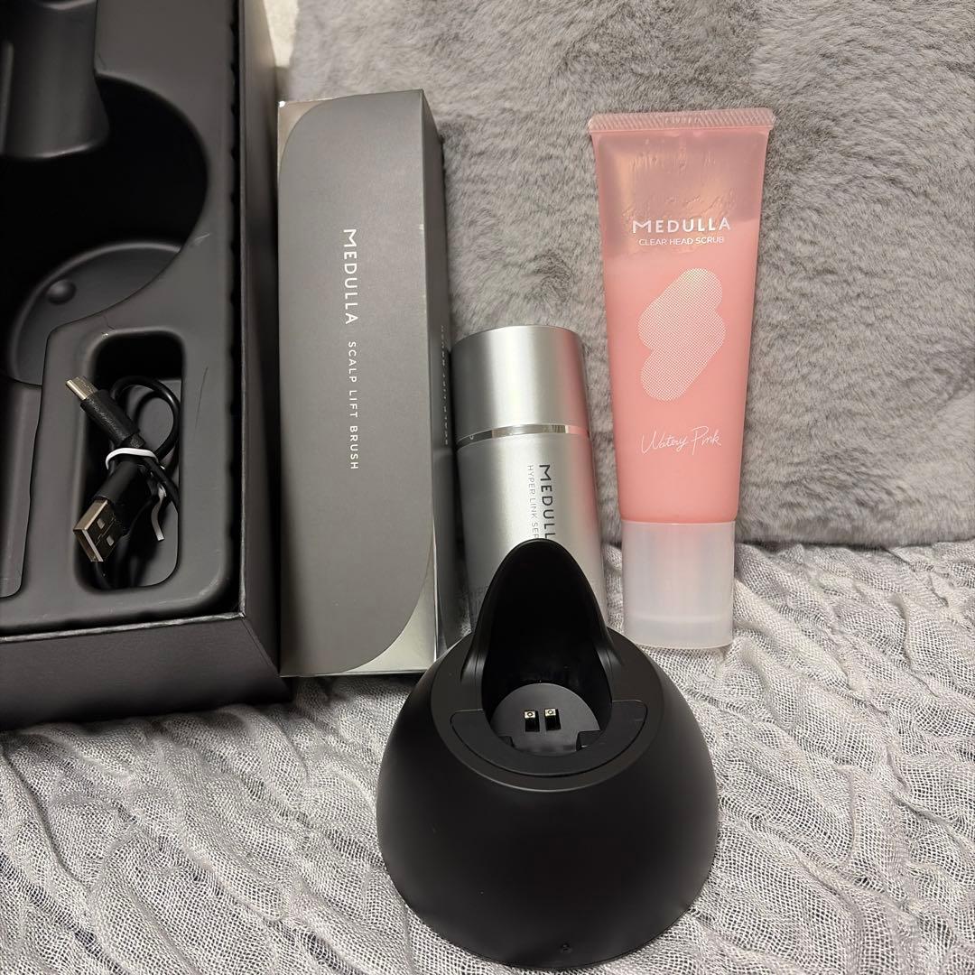 MEDULLA ヘアストレートナー 本体と付属品