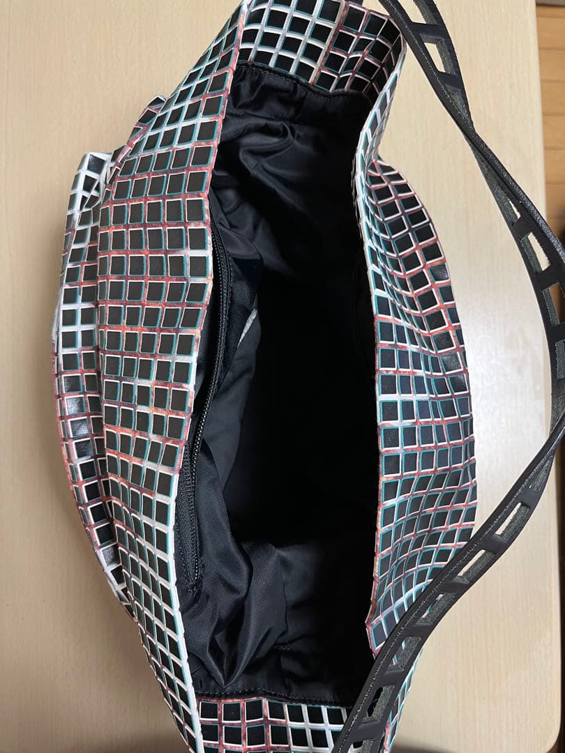 【新品】イッセミヤケの格子模様ハンドバッグ