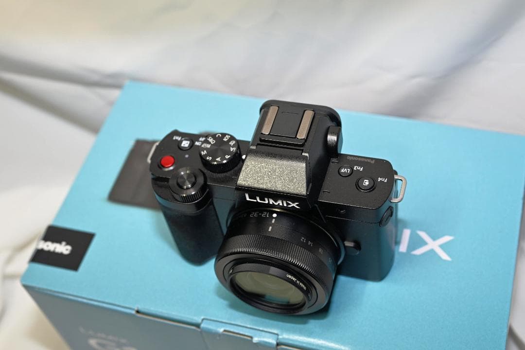 LUMIX G100D ミラーレスカメラ　Wズームキット保証付き