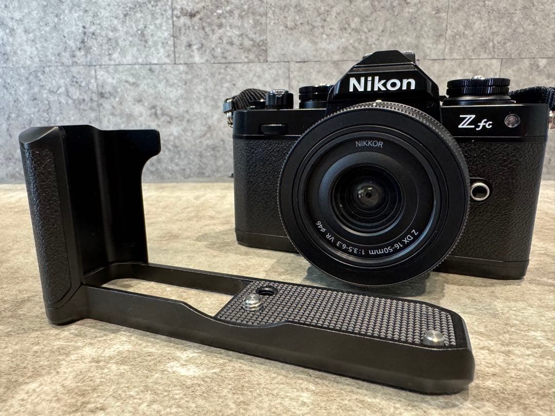 極美品Nikon Zfc 16-50 VRレンズキット（ブラック）純正グリップ付