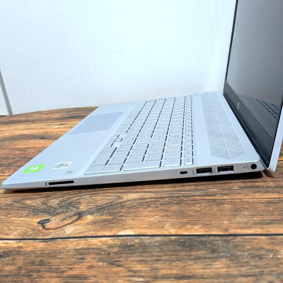 HP Pavilion15 10世代i7 メモリ16G セラミックホワイト