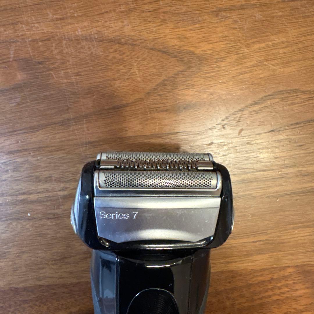 Braun シリーズ7 メンズ電気シェーバー 充電器・ケース付き