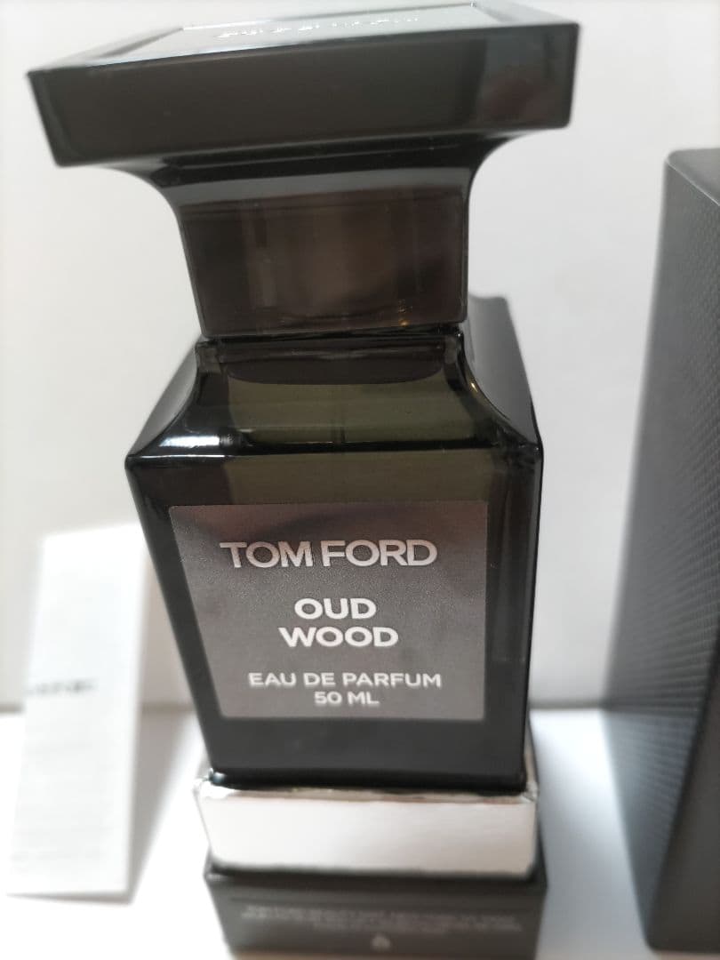 10◎TOM FORD OUD WOOD Eau de Parfum 50ml