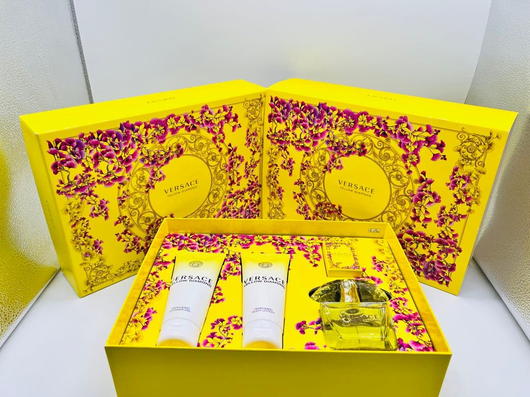 未使用品　VERSACE YELLOW DIAMOND 香水 ボディーケアセット