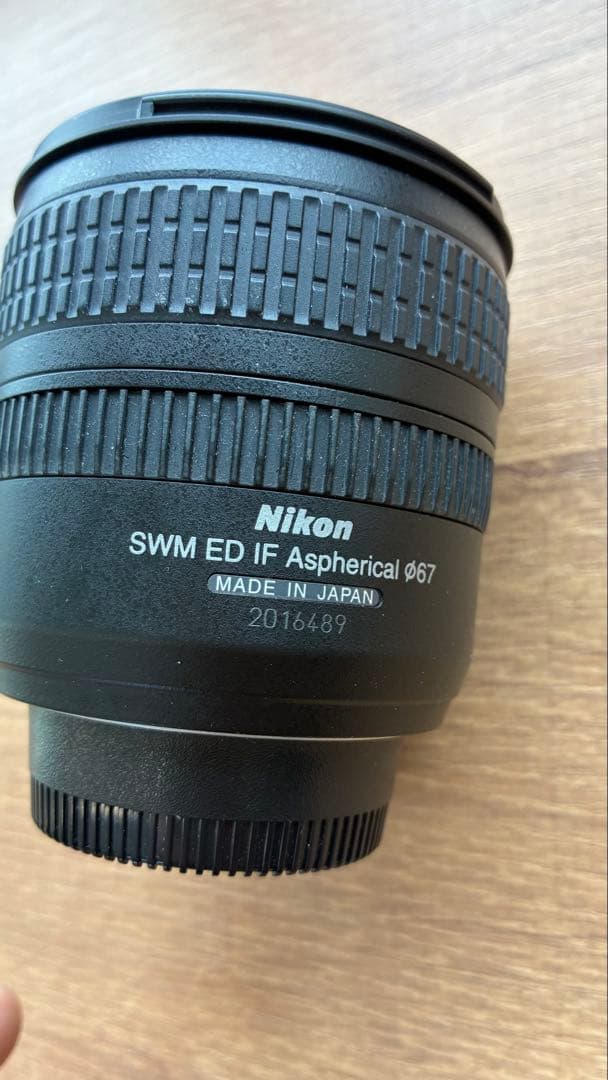 Nikon AF-S 24-85mm f/3.5-4.5Gです。 VRレスです、