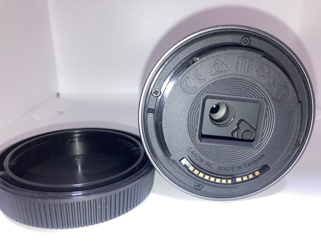 Canon EOS R50 ダブルズームキット　ミラーレス　カメラ　保証付き