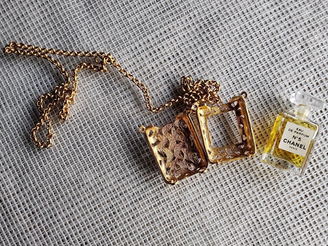 CHANEL N°5 香水ボトルネックレス