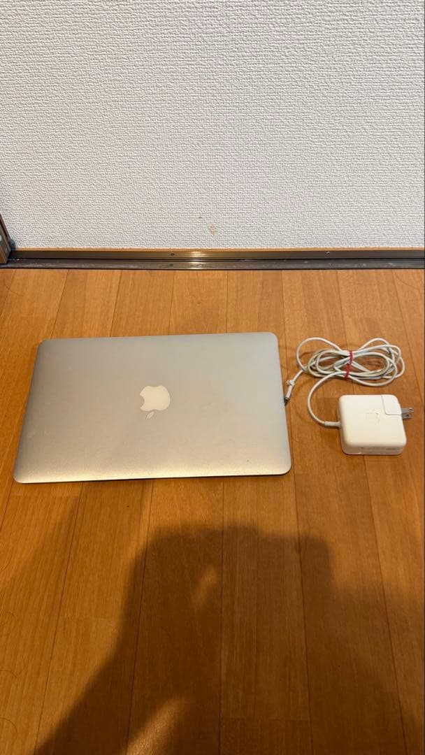 MacBook Air 11インチ（mid2012)&充電ケーブル