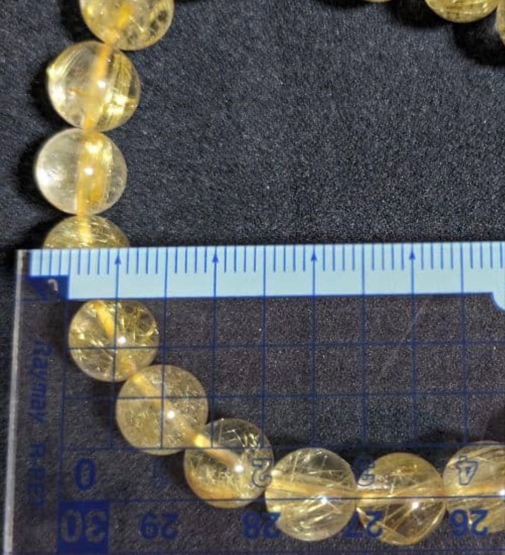 専門店で購入した天然ルチルクォーツのブレスレットです！