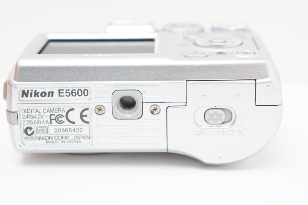 動作品　COOLPIX 5600 カメラ　単三電池　コンデジ