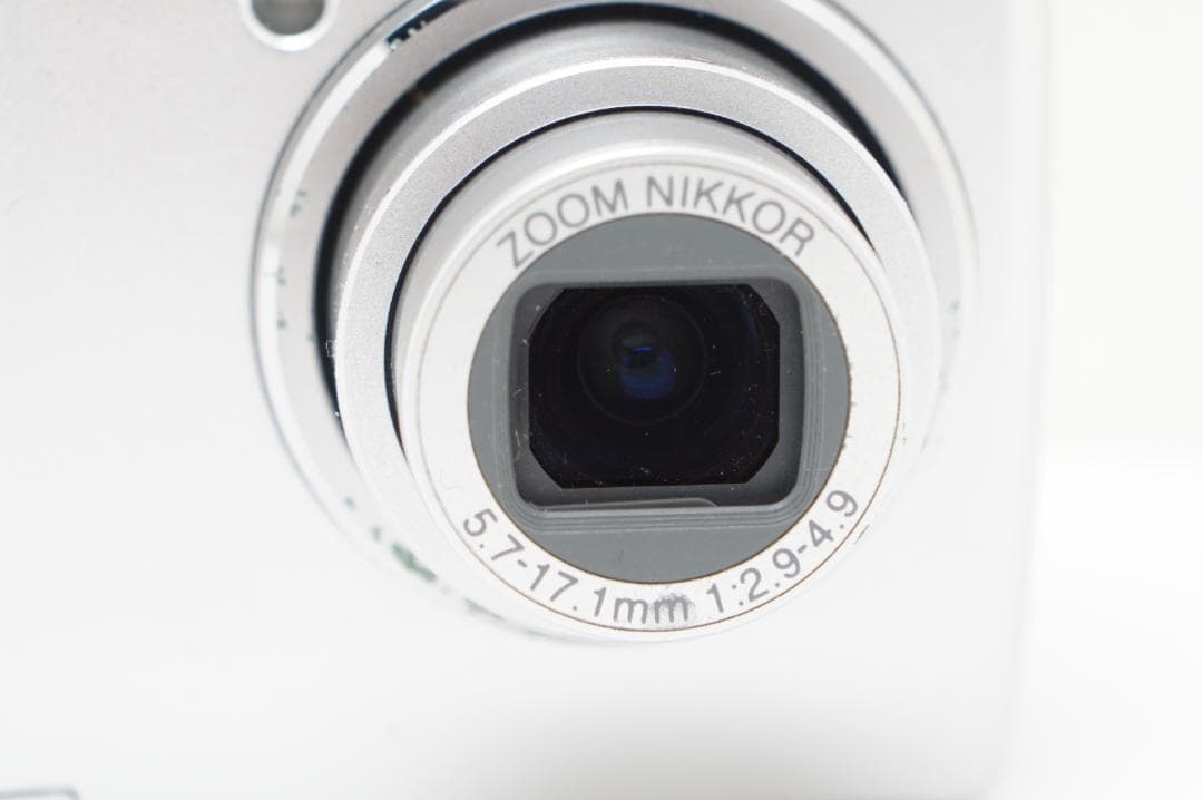 動作品　COOLPIX 5600 カメラ　単三電池　コンデジ