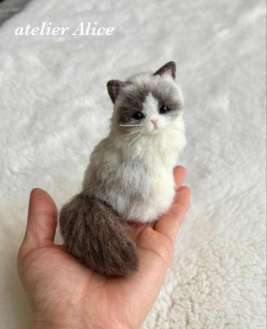 ラグドール　羊毛フェルト　猫　ぬいぐるみ　置物　ドール　ハンドメイド　ハチワレ