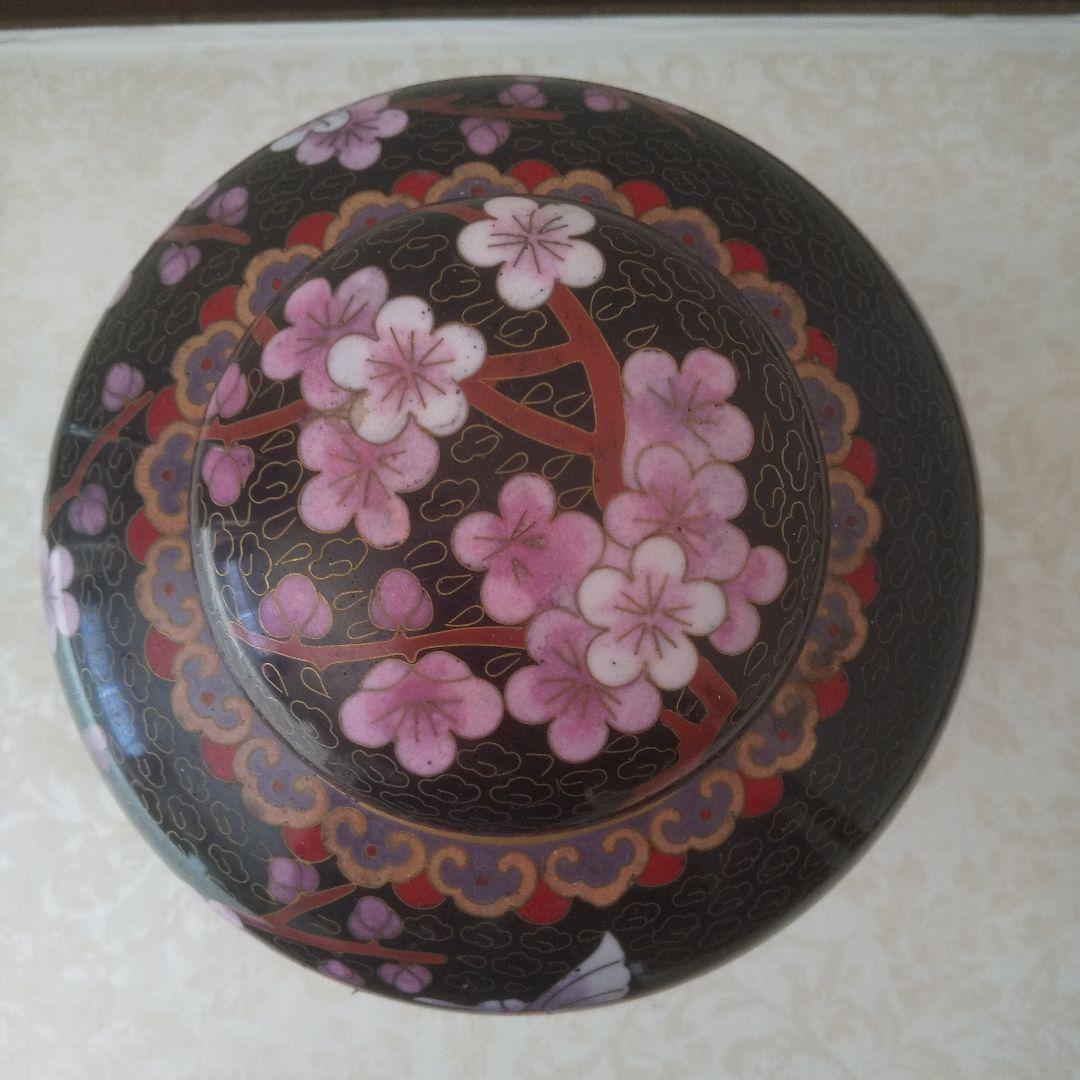 中国　桜と牡丹の装飾陶器壺