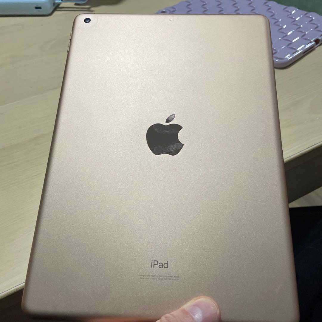 Apple iPad (第7世代) 10.2ホワイト ゴールド ケース付き